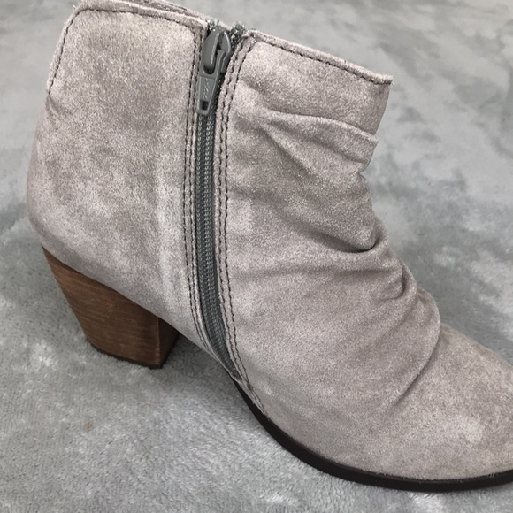 Diba Slouchy Gray Suede Heeled Booties Size 6 New - Picture 9 of 11